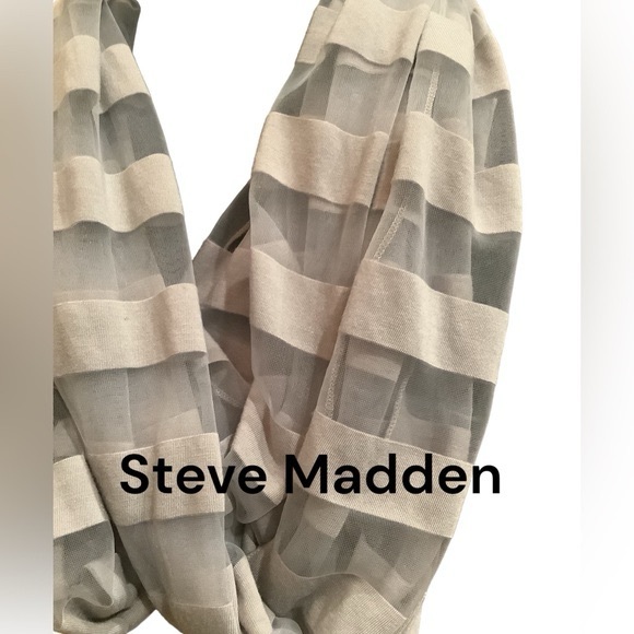 Steve Madden Infinity Scarf - Picture 1 of 5